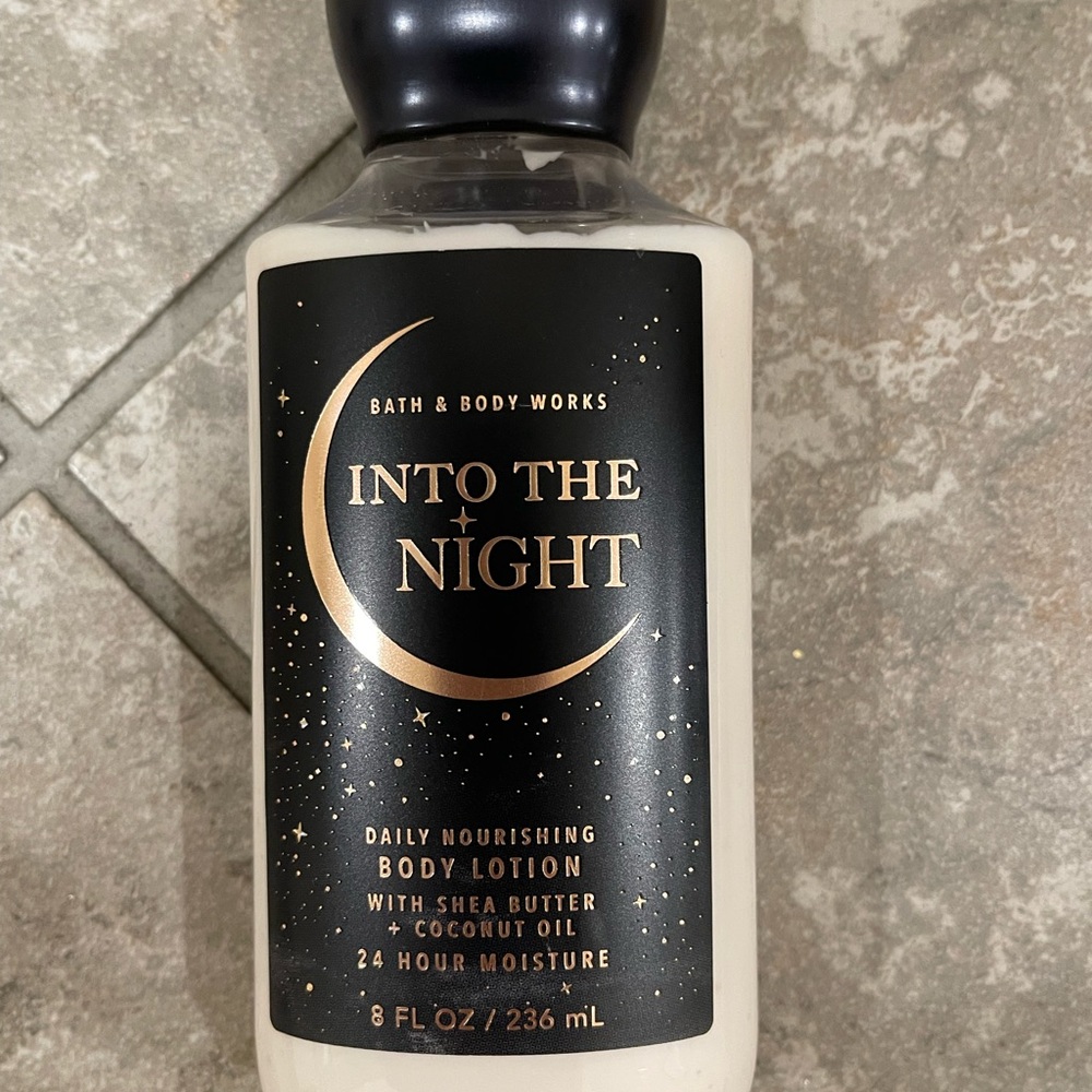 Bath & Body Works Into the Night Body Lotion - Black